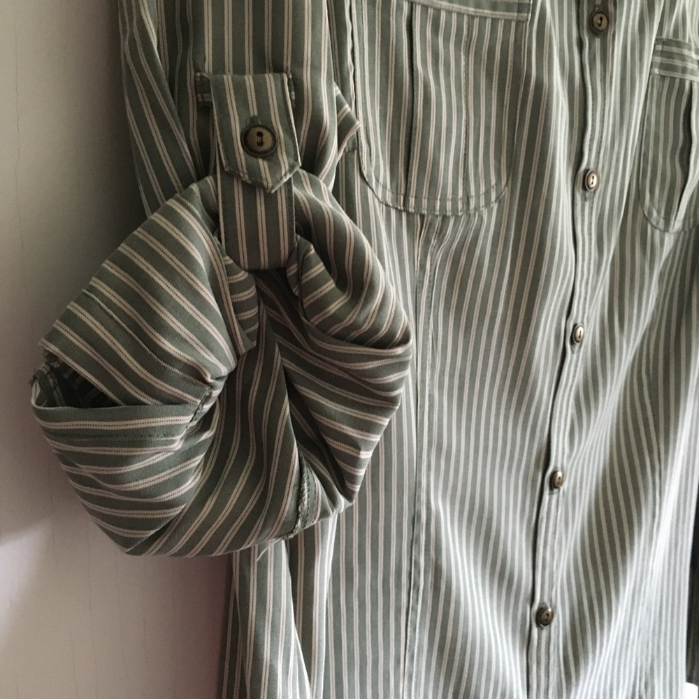 Nwt Croft And Borrow Woman’s Size L Button Down - image 2